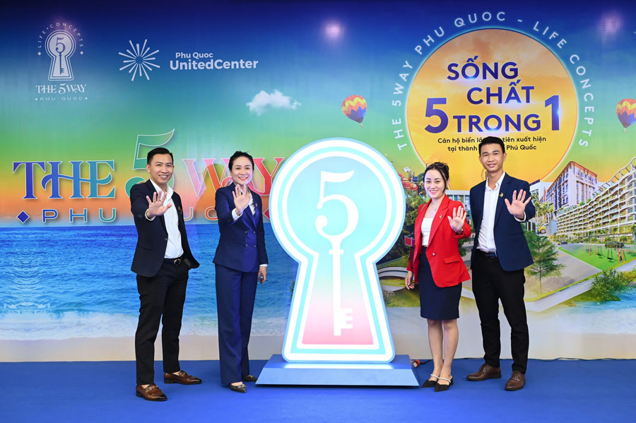 Lãnh đạo RICH STAR LAND tham dự lễ khai trương sa bàn tại Sài Gòn